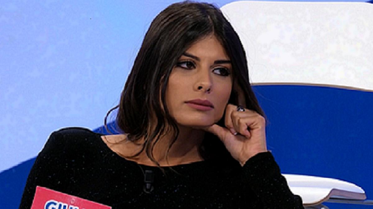 Elena Di Uomini E Donne Quanti Anni Ha
