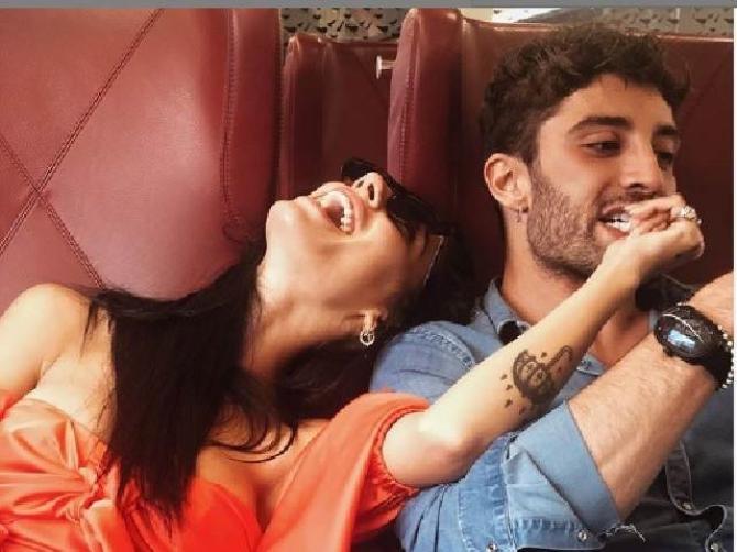 Uomini e Donne gossip, Giulia De Lellis prende in giro Iannone: “Origlia le mie puzzette in bagno”