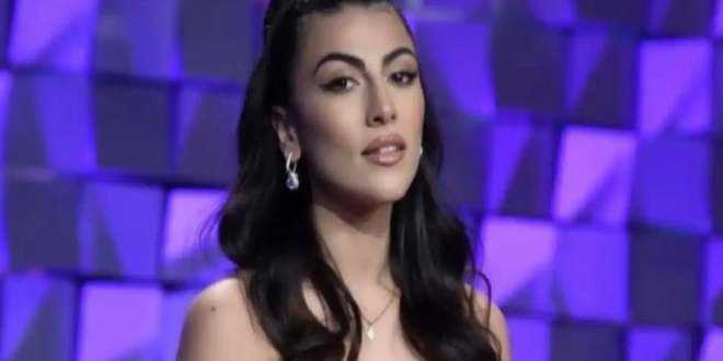 Giulia Salemi lancia una linea di costumi: le accuse di plagio di una collega