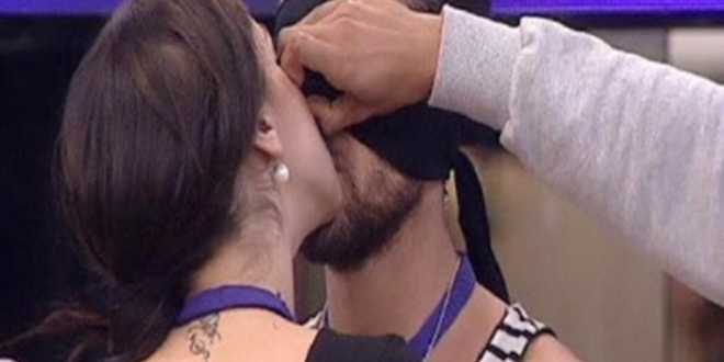 Grande Fratello 14 news: Barbara bacia il suo ex fidanzato, Manfredi stupito, Federica gioca con Alessandro