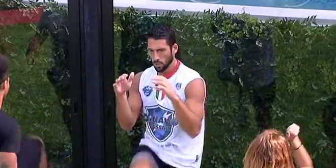 Grande Fratello 2015 /edizione 14: Alessandro crolla ma non molla, Giovanni insegna Fitness in casa