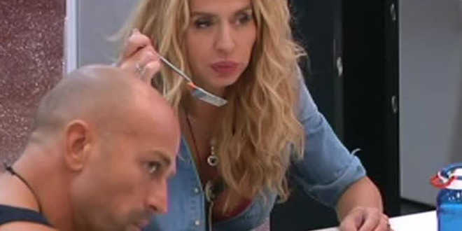 Grande Fratello Vip: si parla di nomination, Valeria Marini vuole abbandonare