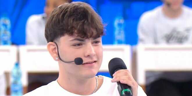 Amici 23, Holden e Petit si ritrovano dopo essersi persi: il retroscena shock prima della finale