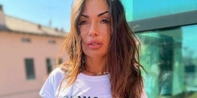 Uomini e donne Ida Platano, effusioni con una persona che non è Alessandro