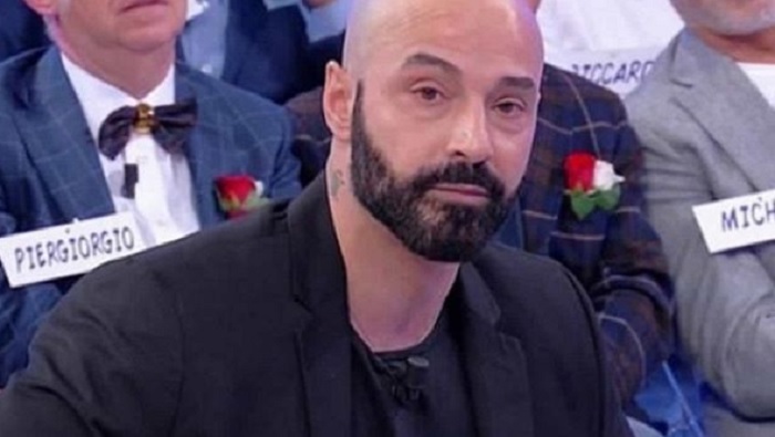 Uomini e Donne, il corteggiatore di Gemma Galgani viene espulso dal programma