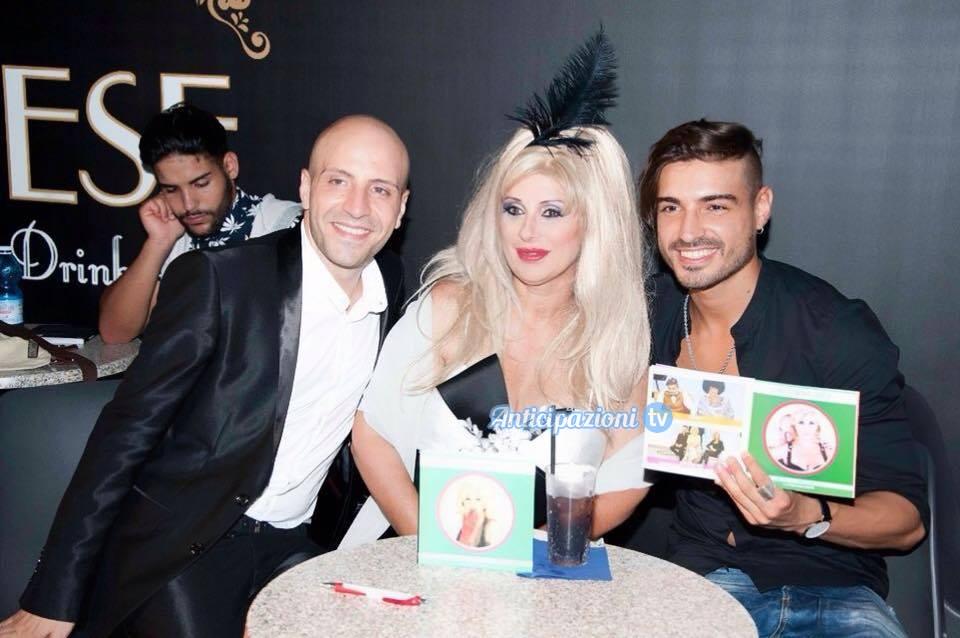 In puntata, Tina indossa… un paio di corna! Scoprite perché!