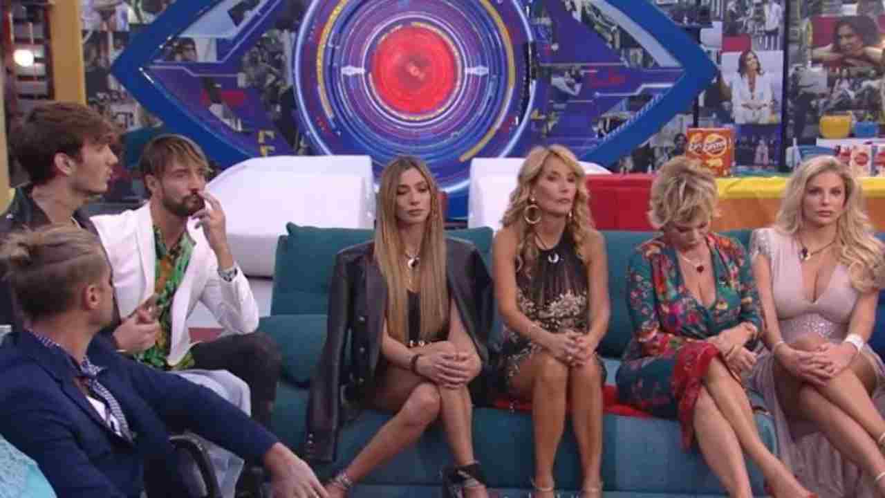 Incidente hot al GF Vip, un concorrente nudo in Confessionale