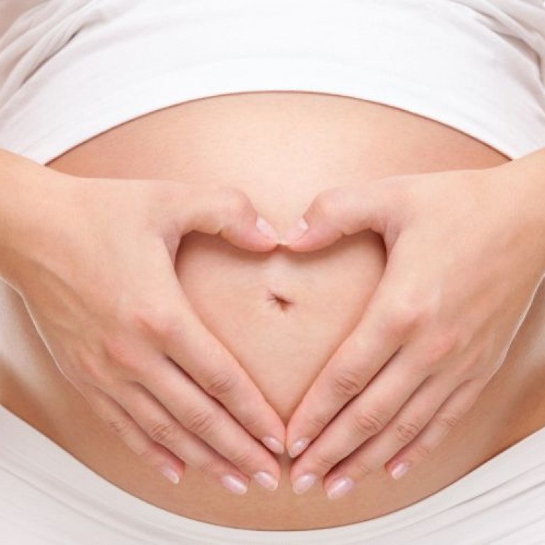 Uomini e Donne news: incredibile, una corteggiatrice diventerà mamma
