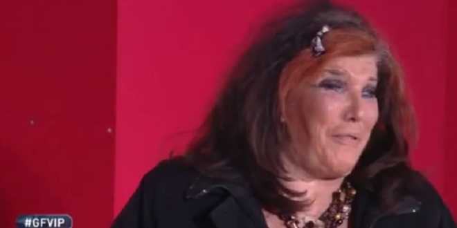 GF Vip 5, gli inquilini contro la De Blanck: “Scorreggiava e non portava le mutande”