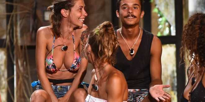Isola dei famosi 12: Malena e il regalo hot fatto a Moreno (VIDEO)