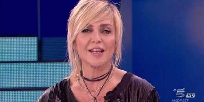 Isola dei Famosi 2017: Paola Barale sull’isola per un compenso stratosferico, altro che amore!