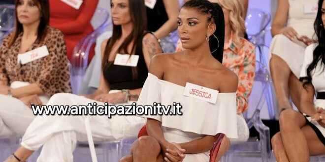 News Uomini e Donne, Jessica Pittari beccata a cena con un ex scelta del trono classico: è amore?