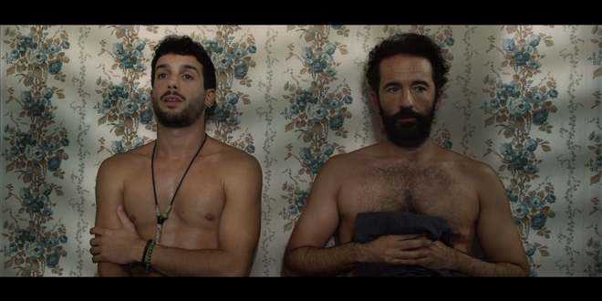 Jonas Berami è gay e si diverte con un uomo