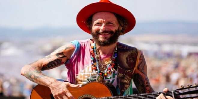 Jovanotti nel mirino di un noto rapper che lo umilia: “Un pagliaccio vestito da pirata”