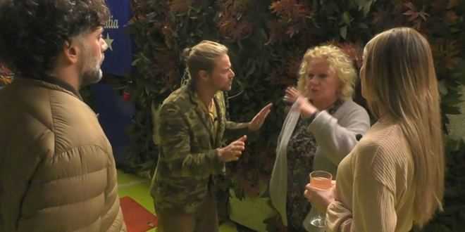 GF Vip Katia Ricciarelli furiosa con Barù e Davide Silvestri: “Vi tiro uno schiaffo”