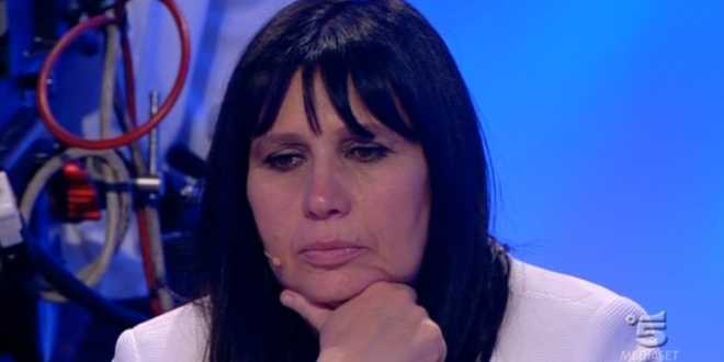 Uomini e Donne news, la scelta di Luca: la reazione a sorpresa della madre del tronista
