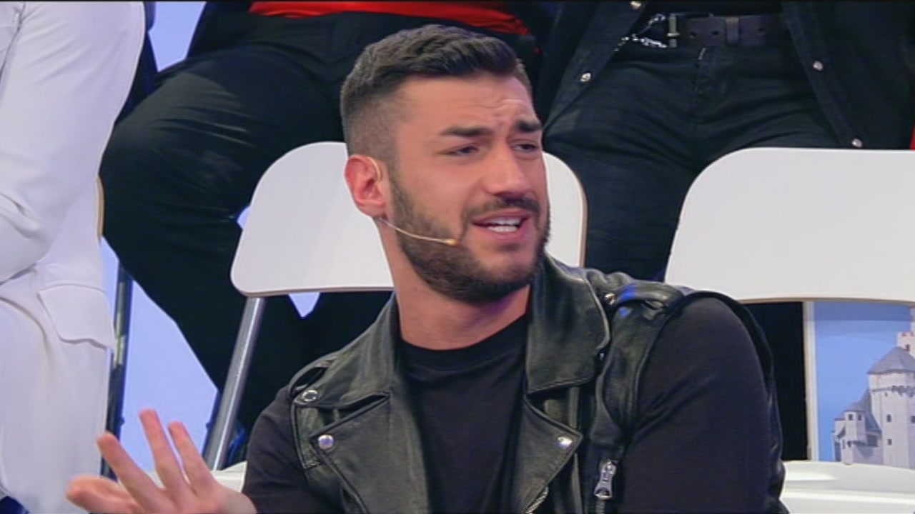 Uomini e Donne news, l’appello di Lorenzo Riccardi alla redazione: Maria De Filippi lo accontenterà?
