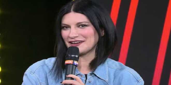 Laura Pausini, dichiarazione shock a Radio Italia: “Ormai cantano cani e porci”