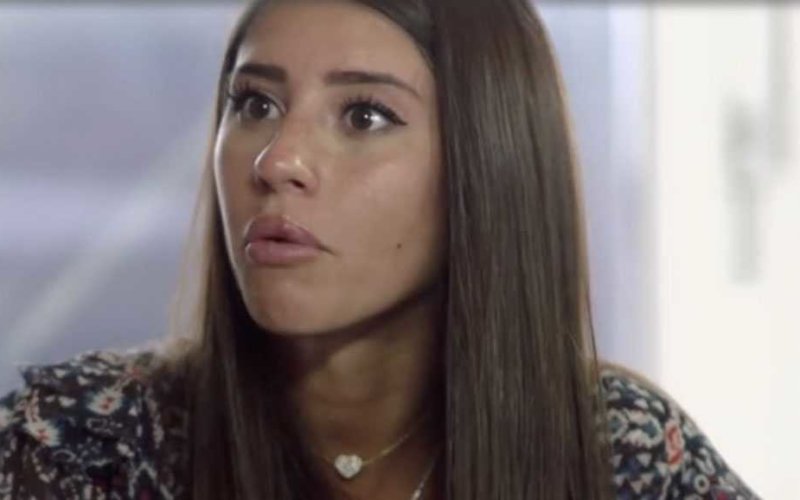 Gossip Uomini e Donne, l’incidente imbarazzante di Angela Nasti scatena l’ironia del web!