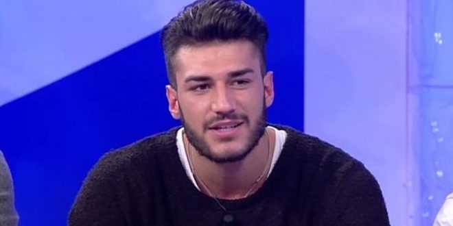 News Uomini e Donne, Lorenzo a casa di Fabrizio Corona: la reazione di Sara