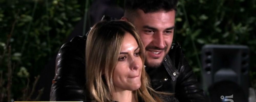 Uomini e Donne, Lorenzo e Claudia fanno una sosta a Napoli: il malore dopo l’incidente