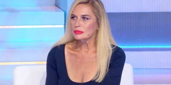 Isola dei Famosi, Lory Del Santo furiosa contro gli autori: “Hanno costretto Marco a lasciare”