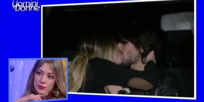 Uomini e Donne news: Soleil abbandona e se la spassa in un locale, Luca e Giulia avvistati