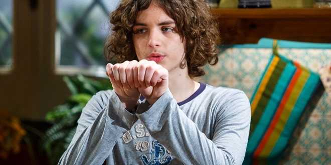 Anticipazioni Un posto al sole, 1 marzo 2017: Luca minaccia Vittorio