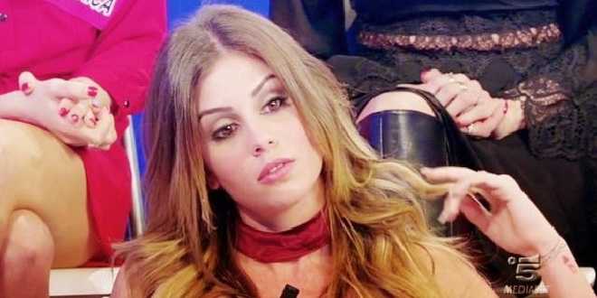 Uomini e Donne anticipazioni: Luca Onestini bacia Cecilia, Giulia Latini una furia