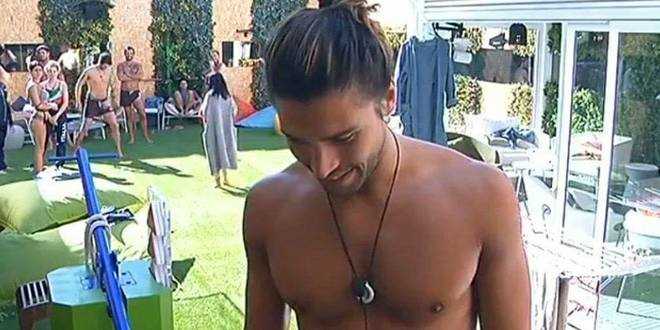 Grande Fratello Vip 2: Luca Onestini, lacrime di gioia