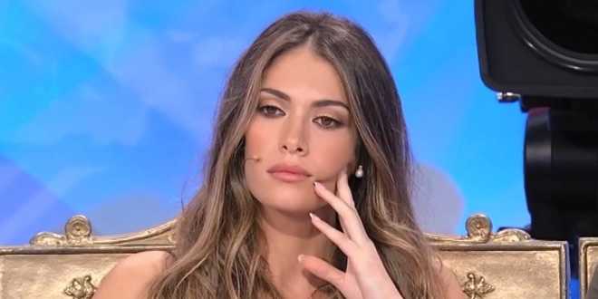 Uomini e Donne anticipazioni, Mara ha abbandonato il trono? Le indiscrezioni