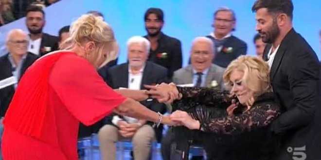 Uomini e Donne news, Maria De Filippi furiosa con Tina Cipollari