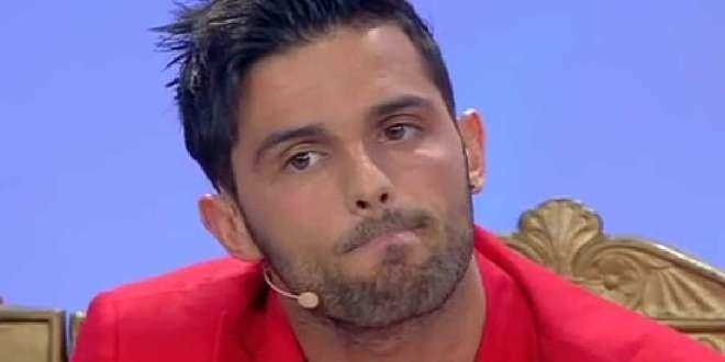 Gossip Uomini e Donne: minacce e ricatti, tronista in galera!