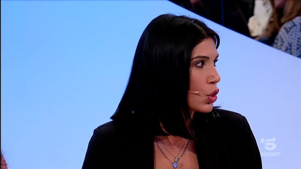 Uomini e Donne, Muriel perde la testa: urla e minacce in studio