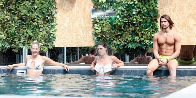 Grande Fratello Vip 2, nella notte scatta un bacio appassionato