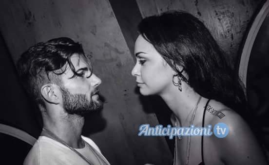 “Nessun rimpianto…” scrive Andrea. Valentina minaccia querele