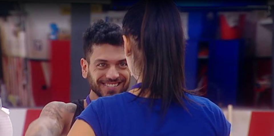 News Grande Fratello 14: notte insieme per Federica e Alessandro, lei è confusa e lui piange…