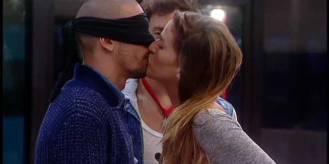News Grande Fratello 14: i baci lasciano il posto alla gelosia di Manfredi e per Livio