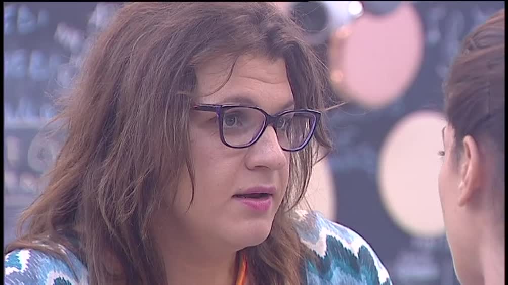 News Grande Fratello 14, le parole vergognose di Rebecca su Federica: la violenza “se la cerca”