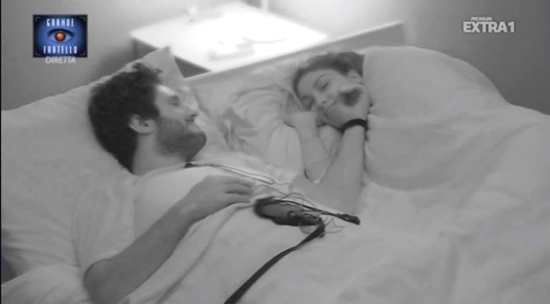 News Grande Fratello 14: notte di passione per Simone e Federica? Il GF censura!