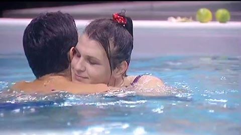 News Grande Fratello 14: Rebecca presa a parolacce sui social dopo le effusioni con…