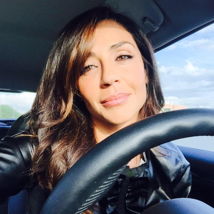 News Uomini e Donne: Raffaella Mennoia illude i fans, ma loro non ci stanno e la puniscono così!