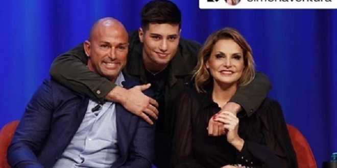Niccolò Bettarini accoltellato nella notte! Il dramma di Simona Ventura e Stefano
