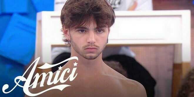 Amici 23, Nicholas entra in crisi e non si dà pace: cosa non doveva dire Giovanni