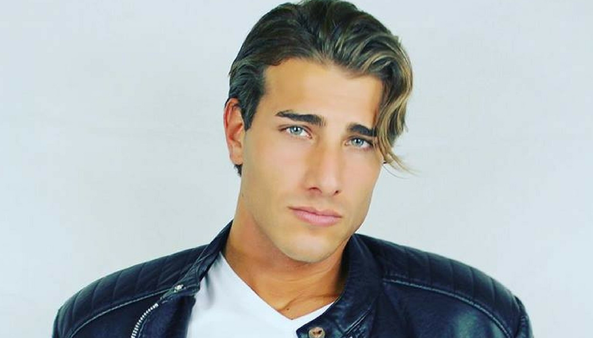 Nicolò Ferrari abbandona il reality francese cui stava partecipando: c’entra il trono?
