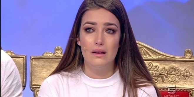 Gossip Uomini e Donne, Nilufar Addati irriconoscibile: fan in rivolta