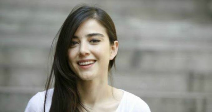 Ozge Gurel torna su Canale 5 come protagonista di Bitter Sweet, ingredienti d’amore!