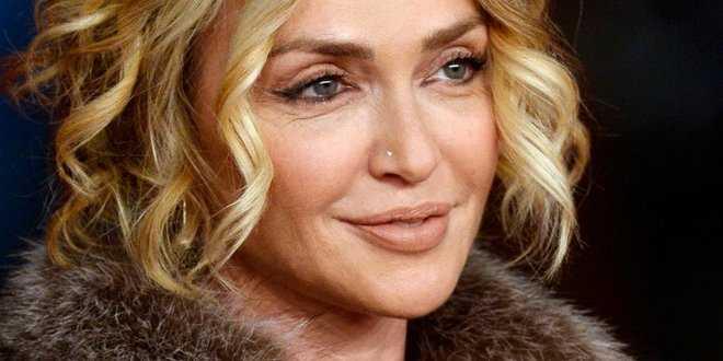 Paola Barale shock contro Raz Degan: “Vi piace solo perché non lo conoscete bene”