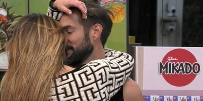 GF Vip, passione alle stelle tra Alex e Soleil: “Io la amo davvero”