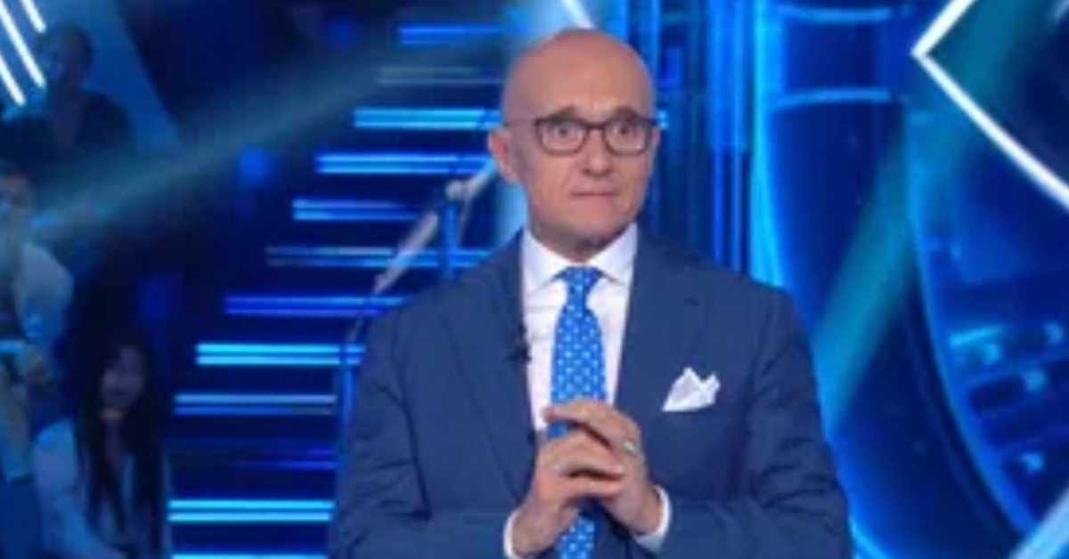 Grande Fratello: addio a Signorini? Chi potrebbe sostituirlo